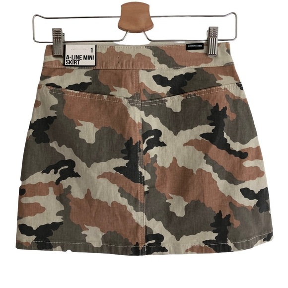 Almost Famous A-Line Mini Skirt Camouflage Print Size 1 Juniors - Picture 4 of 6